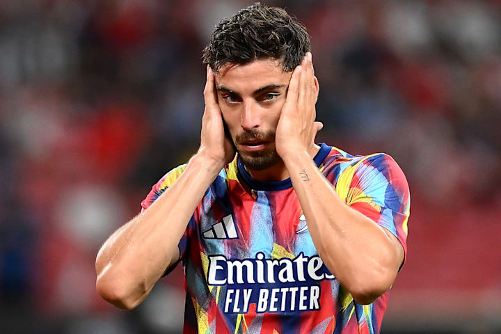 ไค ฮาเวิร์ตซ์วางมือปิดหู