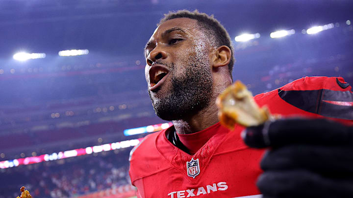 On this Thanksgiving Day, Houston Texans fans should follow in Danielle Hunter's lead and eat plenty