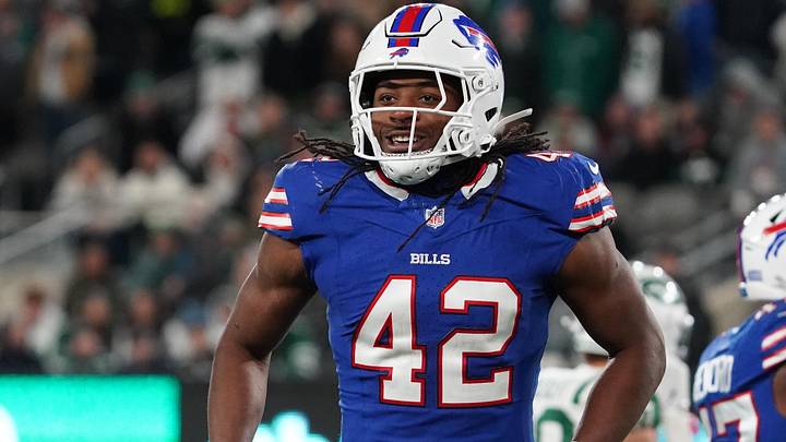 Buffalo Bills linebacker Dorian Williams reacts during the second half against New York Jets at MetLife Stadium. Buffalo Bills linebacker Dorian Williams reacts during the second half against New York Jets at MetLife Stadium.
