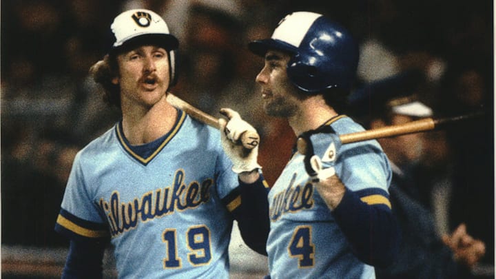 Yount and former teammate Paul Molitor during the 1982 World Series against the St. Louis Cardinals.

1994 Press Photo Brewers Robin Yount Talks With Former Teammate Paul Molitor