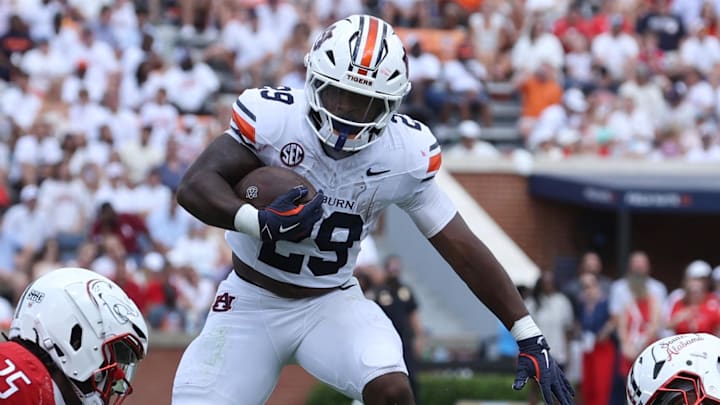 Auburn running back Omar Mabson II is helping the Tigers' recruiting efforts.