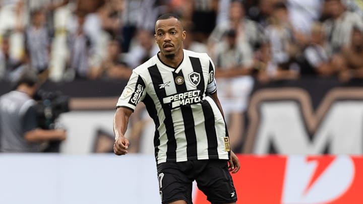 Marlon Freitas foi destaque do Botafogo contra o Inter
