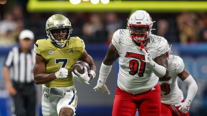 Sep 1, 2023; Atlanta, Georgia, USA; Georgia Tech Yellow Jackets wide receiver Chase Lane (7) runs for a touchdown against the Louisville Cardinals in the second quarter at Mercedes-Benz Stadium. Mandatory Credit: Brett Davis-Imagn Images Sep 1, 2023; Atlanta, Georgia, USA; Georgia Tech Yellow Jackets wide receiver Chase Lane (7) runs for a touchdown against the Louisville Cardinals in the second quarter at Mercedes-Benz Stadium. Mandatory Credit: Brett Davis-Imagn Images