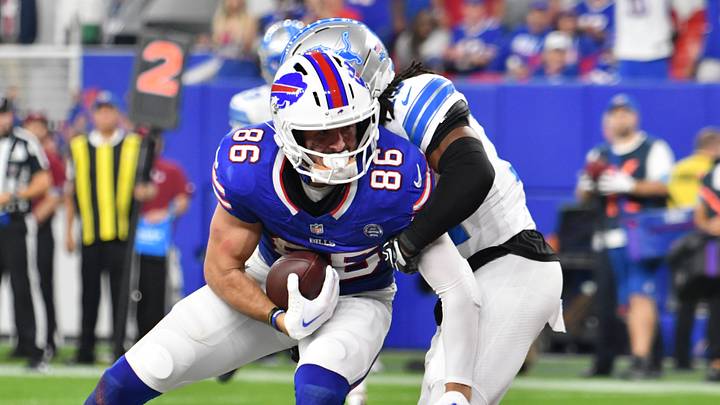 Buffalo Bills tight end Dalton Kincaid (86) make a catch for a touchdown against Detroit Lions safety Thomas Harper (12) Buffalo Bills tight end Dalton Kincaid (86) make a catch for a touchdown against Detroit Lions safety Thomas Harper (12)
