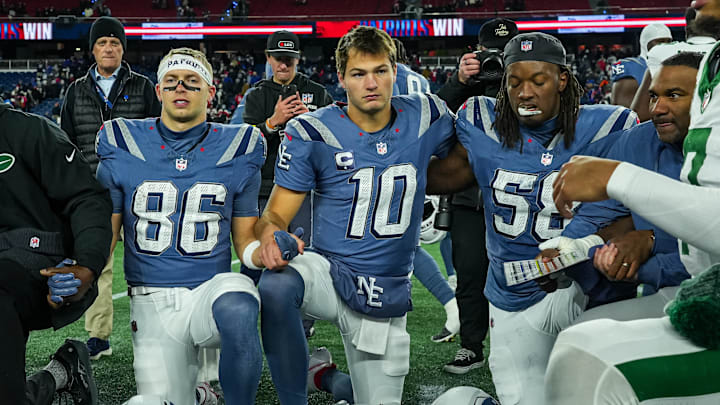 Nov 13, 2025; Foxborough, Massachusetts, USA; New England Patriots quarterback Drake Maye (10) with New York Jets quarterback Justin Fields (7) and teammates gather for a prayer on the field after the game at Gillette Stadium. Mandatory Credit: David Butler II-Imagn Images