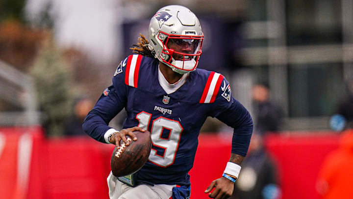 Jan 5, 2025; Foxborough, Massachusetts, USA; New England Patriots quarterback Joe Milton III (19) runs the ball against the Buffalo Bills in the first half at Gillette Stadium. Mandatory Credit: David Butler II-Imagn Images Jan 5, 2025; Foxborough, Massachusetts, USA; New England Patriots quarterback Joe Milton III (19) runs the ball against the Buffalo Bills in the first half at Gillette Stadium. Mandatory Credit: David Butler II-Imagn Images