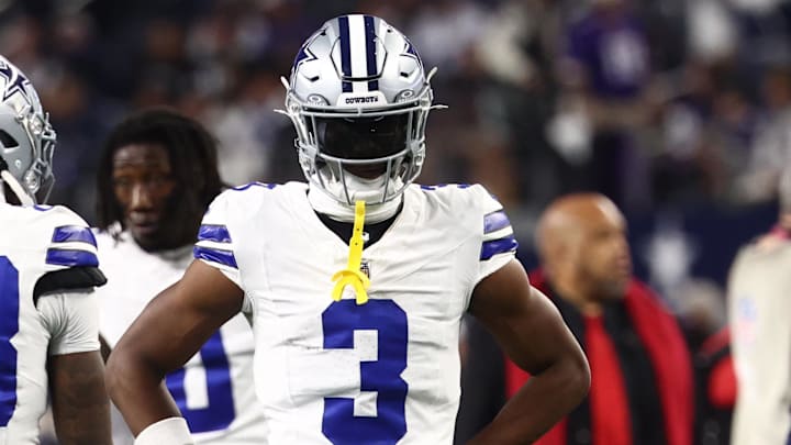 Dallas Cowboys wide receiver George Pickens warms up before a game against the Minnesota Vikings.