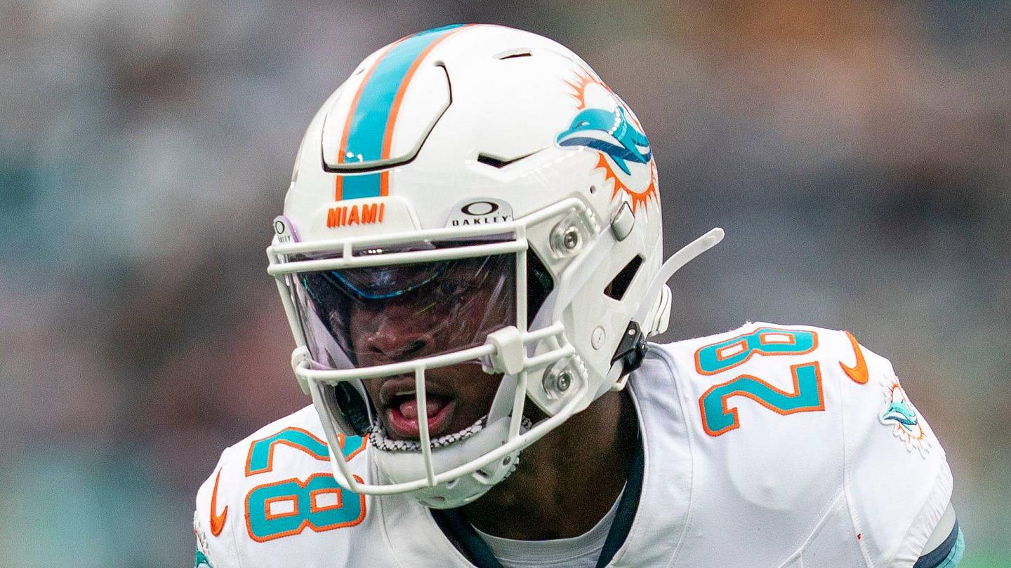 Dolphins make De'Von Achane the face of the franchise with massive extension - Phin Phanatic