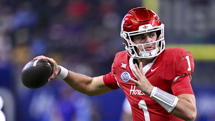 Houston Cougars quarterback Conner Weigman (1) warms up prior to the game against the Louisiana State Tigers at NRG Stadium. Mandatory Credit: Maria Lysaker-Imagn Images 