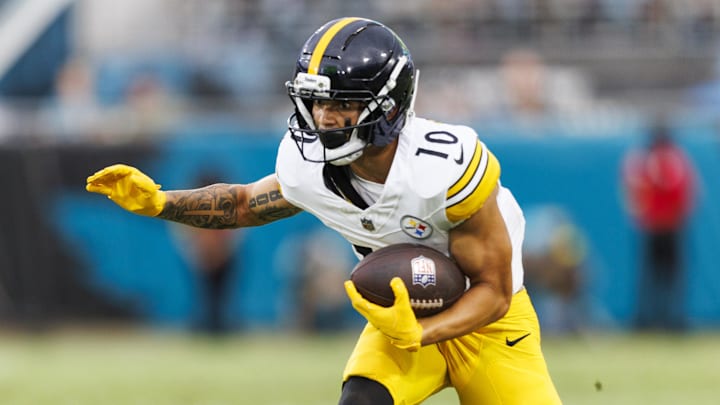 Aug 9, 2025; Jacksonville, Florida, USA; Pittsburgh Steelers wide receiver Roman Wilson (10) runs the ball against the Jacksonville Jaguars during the first quarter at EverBank Stadium. Mandatory Credit: Morgan Tencza-Imagn Images