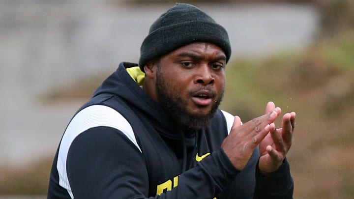 Oregon offensive line coach A'lique Terry leads a workout during spring practice with the Ducks in Eugene, Ore. Thursday, April, 13, 2023.
Sports Oregon Spring Practice Oregon offensive line coach A'lique Terry leads a workout during spring practice with the Ducks in Eugene, Ore. Thursday, April, 13, 2023.
Sports Oregon Spring Practice