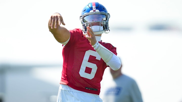 New York Giants quarterback Jaxson Dart (6) throws the ball on day two of training camp at Quest Diagnostics Giants Training Center, Jul 24, 2025, East Rutherford, NJ, USA.