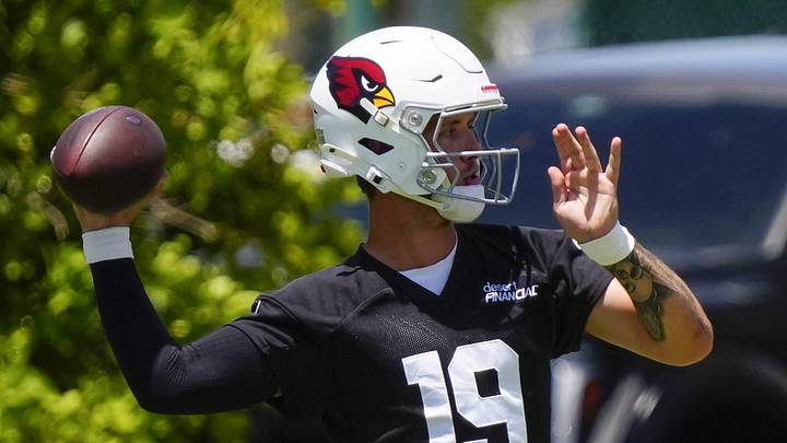 Arizona Cardinals quarterback Carson Beck (19) throws passes during organized team activities at the Cardinals Training Facility in Tempe on May 27, 2026. Arizona Cardinals quarterback Carson Beck (19) throws passes during organized team activities at the Cardinals Training Facility in Tempe on May 27, 2026.