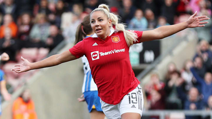 Adriana Leon came off the bench to score her first Man Utd goal