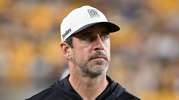 Pittsburgh Steelers quarterback Aaron Rodgers on the field