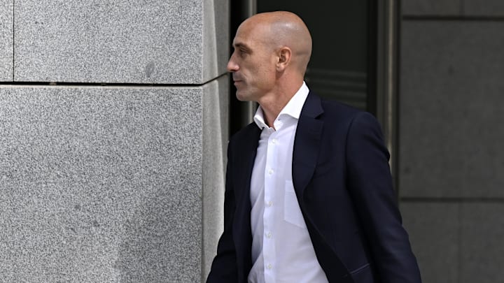 La vida de Luis Rubiales cambió rotundamente tras el beso que le dio a Jennifer Hermoso, frente a millones de personas 