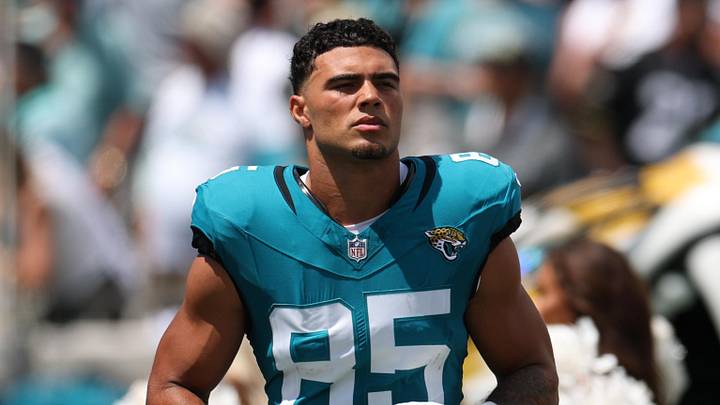 Sep 7, 2025; Jacksonville, Florida, USA; Jacksonville Jaguars tight end Brenton Strange (85) takes the field prior to a game against the Carolina Panthers at EverBank Stadium. Mandatory Credit: Nathan Ray Seebeck-Imagn Images Sep 7, 2025; Jacksonville, Florida, USA; Jacksonville Jaguars tight end Brenton Strange (85) takes the field prior to a game against the Carolina Panthers at EverBank Stadium. Mandatory Credit: Nathan Ray Seebeck-Imagn Images