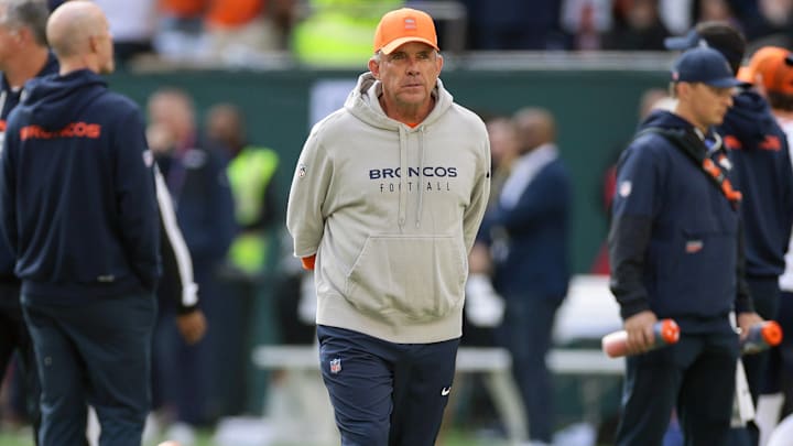 NFL, American Football Herren, USA Week 6, Tottenham Hotspur Stadium, London, England 12 10 2025 Denver Broncos vs New York Jets Denver Broncos head coach Sean Payton before the game Sean Payton before the game. NFL, American Football Herren, USA Week 6, Tottenham Hotspur Stadium, London, England 12 10 2025 Denver Broncos vs New York Jets Denver Broncos head coach Sean Payton before the game Sean Payton before the game.