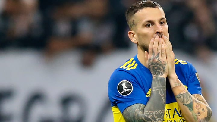 Darío Benedetto tuvo chances para darle el triunfo a Boca en Brasil.