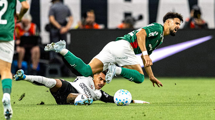 Matheuzinho foi expulso no Dérbi da Neo Química Arena