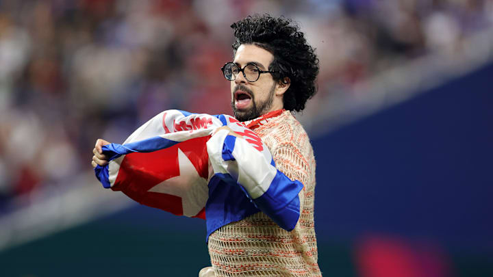 Un aficionado ingresó al campo de juego en la semifinal de Estados Unidos vs. Cuba 