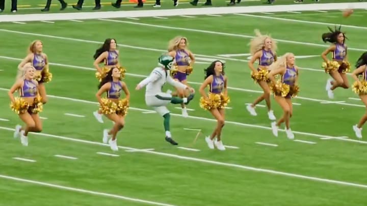 Jets kicker Greg Zuerlein had a weird warmup session before Sunday's game in London. 