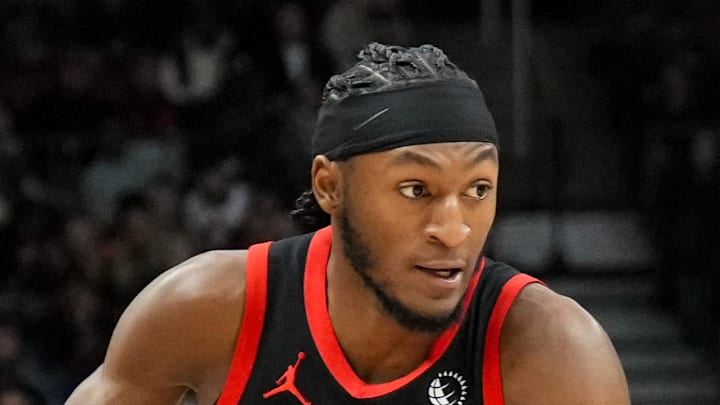 Toronto Raptors guard Immanuel Quickley moves the ball against the Miami Heat.