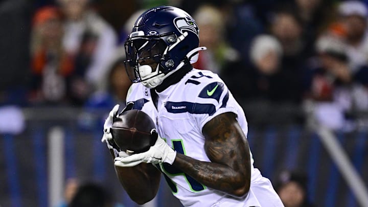Dec 26, 2024; Chicago, Illinois, USA; Seattle Seahawks wide receiver DK Metcalf (14) makes a catch against the Chicago Bears during the first quarter at Soldier Field. 