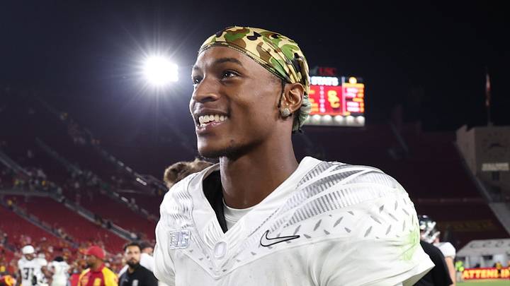 Sep 26, 2026; Los Angeles, California, USA;  Oregon Ducks wide receiver Evan Stewart (7) walks on the field after a game against the USC Trojans at United Airlines Field at Los Angeles Memorial Coliseum.  Mandatory Credit: Kiyoshi Mio-Imagn Images