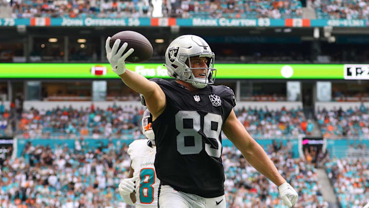 Nov 17, 2024; Miami Gardens, Florida, USA; Las Vegas Raiders tight end Brock Bowers (89) runs with the football for a touchdown against the Miami Dolphins during the third quarter at Hard Rock Stadium. Mandatory Credit: Sam Navarro-Imagn Images