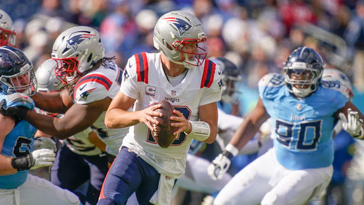 New England Patriots quarterback Drake Maye (10) looks for a receiver during the fourth quarter against the Tennessee Titans at Nissan Stadium in Nashville, Tenn., Sunday, Oct. 19, 2025. New England Patriots quarterback Drake Maye (10) looks for a receiver during the fourth quarter against the Tennessee Titans at Nissan Stadium in Nashville, Tenn., Sunday, Oct. 19, 2025.