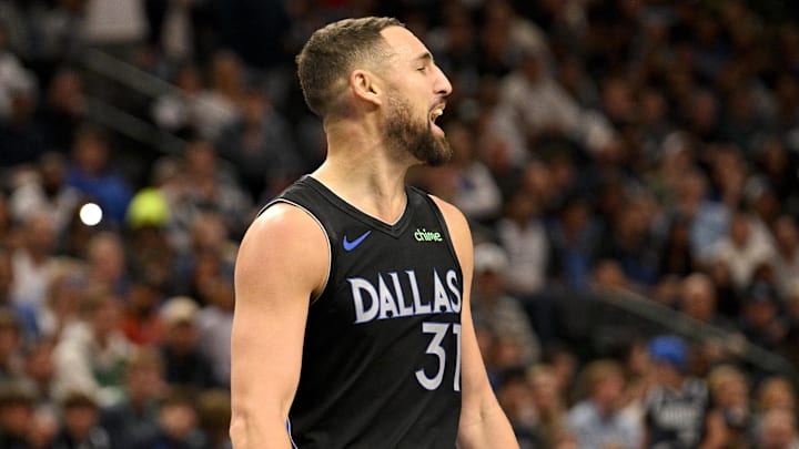 Nov 22, 2025; Dallas, Texas, USA; Dallas Mavericks guard Klay Thompson (31) yells at Memphis Grizzlies guard Vince Williams Jr. (not pictured) during the second half at the American Airlines Center. Mandatory Credit: Jerome Miron-Imagn Images