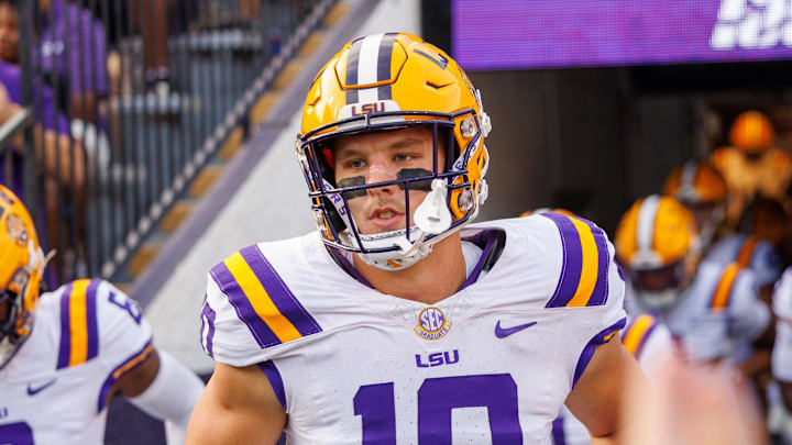 LSU Tigers tight end Bauer Sharp (10) during warmups before the game against the Southeastern Louisiana Lions 
