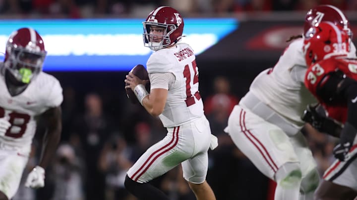 Alabama Crimson Tide quarterback Ty Simpson (15)
