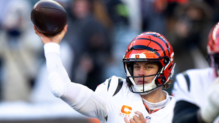 The Bengals plan to continue starting Joe Burrow to finish out the 2025 season.