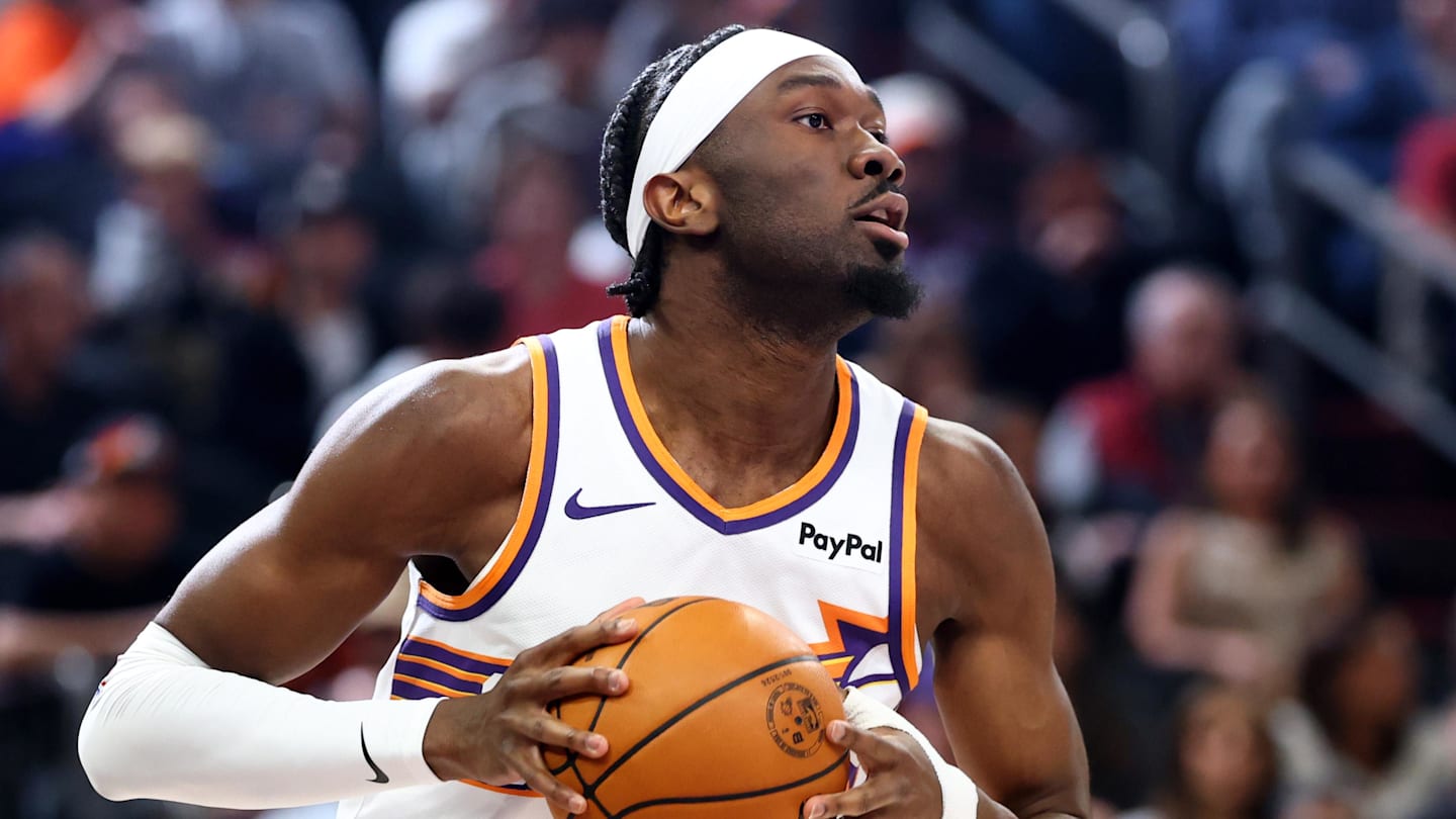 Suns Reveal Interesting Starting Lineup Move vs Hornets