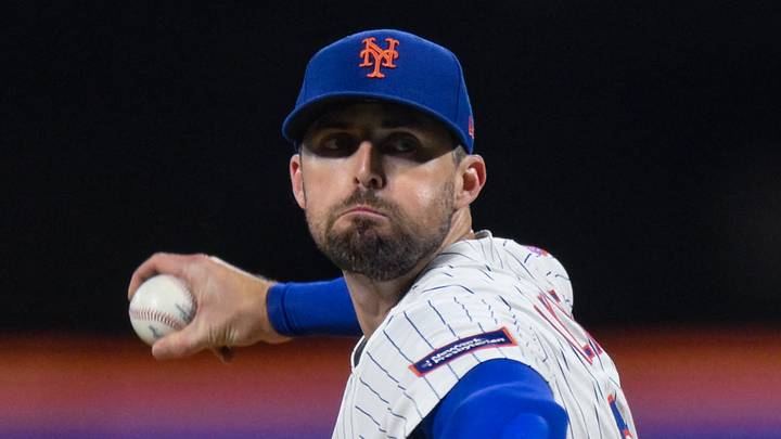 Aug 28, 2025; New York City, New York, USA; New York Mets pitcher Clay Holmes (35) pitches against the Miami Marlins during the third inning at Citi Field. Mandatory Credit: John Jones-Imagn Images Aug 28, 2025; New York City, New York, USA; New York Mets pitcher Clay Holmes (35) pitches against the Miami Marlins during the third inning at Citi Field. Mandatory Credit: John Jones-Imagn Images