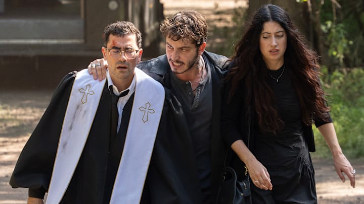 BIG MISTAKES. (L to R) Dan Levy as Nicky, Boran Kuzum as Yusuf, and Taylor Ortega as Morgan in Episode 102 of BIG MISTAKES