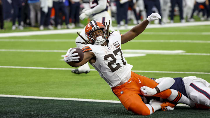 Hunt scores a touchdown against the Houston Texans in the 2024 AFC wild card game at NRG Stadium.