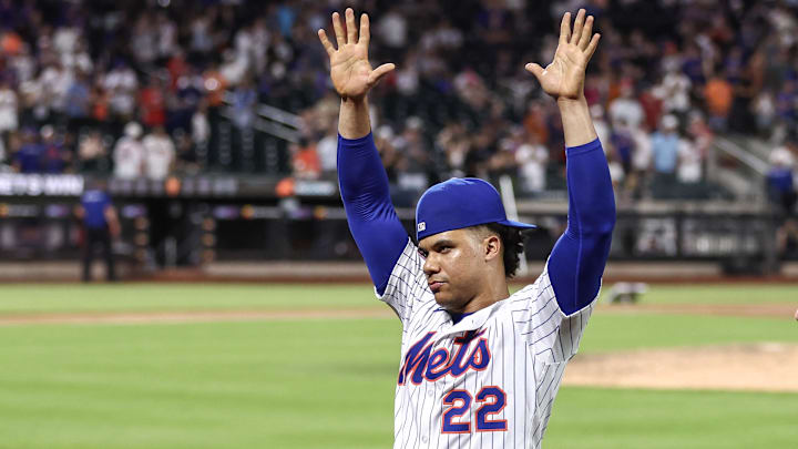 Jun 25, 2025; New York City, New York, USA; New York Mets right fielder Juan Soto (22) waves to the fans after defeating the Atlanta Braves at Citi Field. Mandatory Credit: Wendell Cruz-Imagn Images Jun 25, 2025; New York City, New York, USA; New York Mets right fielder Juan Soto (22) waves to the fans after defeating the Atlanta Braves at Citi Field. Mandatory Credit: Wendell Cruz-Imagn Images