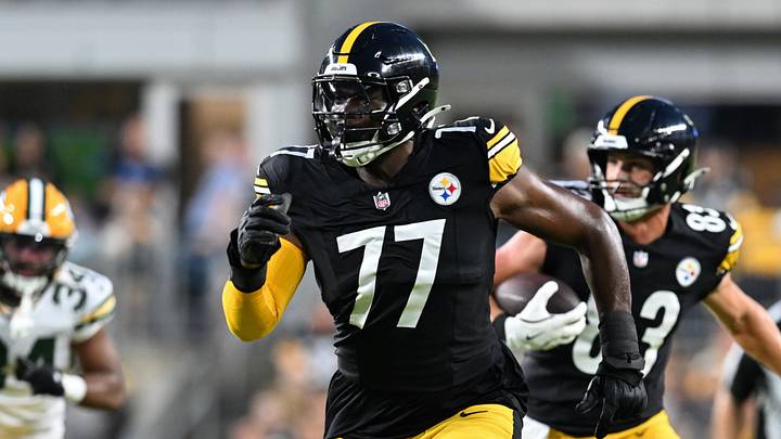 Aug 13, 2026; Pittsburgh, Pennsylvania, USA; Pittsburgh Steelers offensive tackle Broderick Jones (77) looks for someone to block as tight end Robert Tonyan (83) carries the ball during the first half of a game against the Green Bay Packers at Acrisure Stadium. Mandatory Credit: Barry Reeger-Imagn Images Aug 13, 2026; Pittsburgh, Pennsylvania, USA; Pittsburgh Steelers offensive tackle Broderick Jones (77) looks for someone to block as tight end Robert Tonyan (83) carries the ball during the first half of a game against the Green Bay Packers at Acrisure Stadium. Mandatory Credit: Barry Reeger-Imagn Images