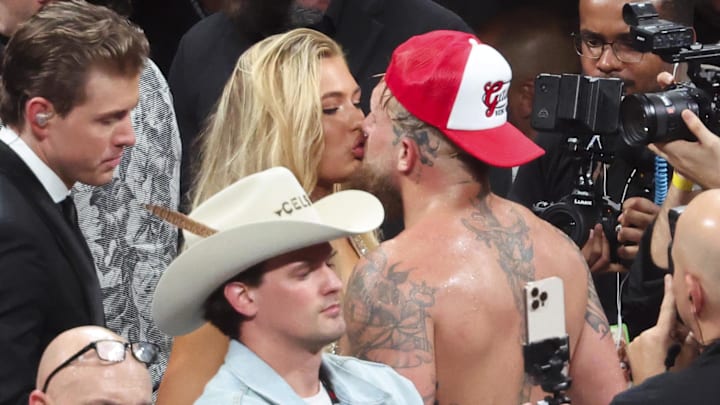 Jake Paul kisses his girlfriend Jutta Leerdam after his fight against Mike Tyson.