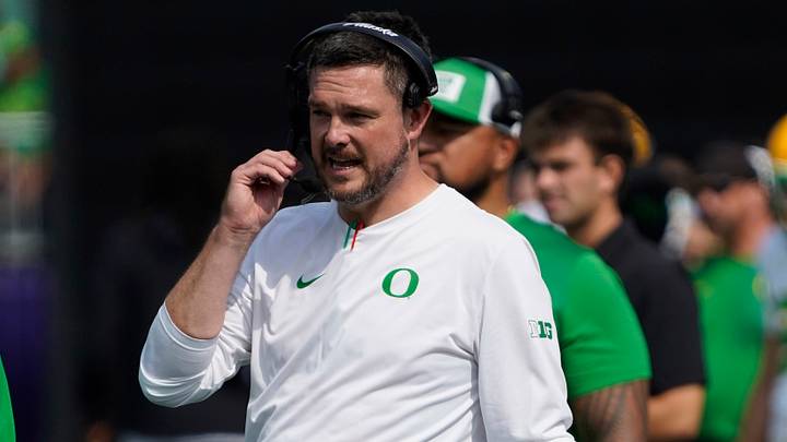 Sep 13, 2025; Evanston, Illinois, USA; Oregon Ducks head coach Dan Lanning on the sideline against the Northwestern Wildcats during the first half at Northwestern Medicine Field at Martin Stadium. Mandatory Credit: David Banks-Imagn Images Sep 13, 2025; Evanston, Illinois, USA; Oregon Ducks head coach Dan Lanning on the sideline against the Northwestern Wildcats during the first half at Northwestern Medicine Field at Martin Stadium. Mandatory Credit: David Banks-Imagn Images