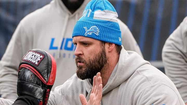 Detroit Lions offensive tackle Taylor Decker (68) warms up before the game against Chicago Bears Detroit Lions offensive tackle Taylor Decker (68) warms up before the game against Chicago Bears