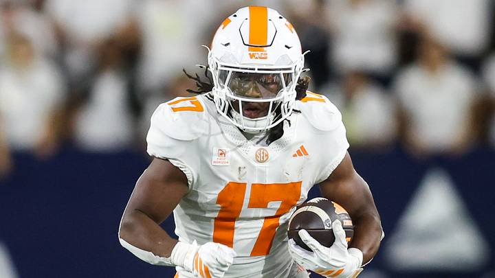 Sep 12, 2026; Atlanta, Georgia, USA; Tennessee Volunteers running back Daune Morris (17) runs the ball against the Georgia Tech Yellow Jackets in the second quarter at Bobby Dodd Stadium at Hyundai Field. Mandatory Credit: Brett Davis-Imagn Images; Sep 12, 2026; Atlanta, Georgia, USA; Tennessee Volunteers running back Daune Morris (17) runs the ball against the Georgia Tech Yellow Jackets in the second quarter at Bobby Dodd Stadium at Hyundai Field. Mandatory Credit: Brett Davis-Imagn Images;