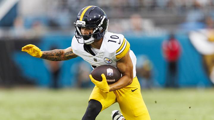 Aug 9, 2025; Jacksonville, Florida, USA; Pittsburgh Steelers wide receiver Roman Wilson (10) runs the ball against the Jacksonville Jaguars during the first quarter at EverBank Stadium. Mandatory Credit: Morgan Tencza-Imagn Images Aug 9, 2025; Jacksonville, Florida, USA; Pittsburgh Steelers wide receiver Roman Wilson (10) runs the ball against the Jacksonville Jaguars during the first quarter at EverBank Stadium. Mandatory Credit: Morgan Tencza-Imagn Images