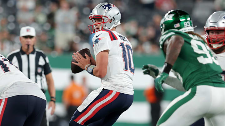 Sep 19, 2024; East Rutherford, New Jersey, USA; New England Patriots quarterback Drake Maye (10) looks to pass against the New York Jets during the fourth quarter at MetLife Stadium. Mandatory Credit: Brad Penner-Imagn Images Sep 19, 2024; East Rutherford, New Jersey, USA; New England Patriots quarterback Drake Maye (10) looks to pass against the New York Jets during the fourth quarter at MetLife Stadium. Mandatory Credit: Brad Penner-Imagn Images