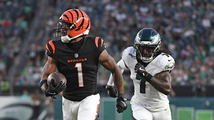 Aug 7, 2025; Philadelphia, Pennsylvania, USA; Cincinnati Bengals wide receiver Ja'Marr Chase (1) runs past Philadelphia Eagles cornerback Kelee Ringo (7) on a 36-yard touchdown catch during the first quarter against the Philadelphia Eagles at Lincoln Financial Field. Mandatory Credit: Eric Hartline-Imagn Images Aug 7, 2025; Philadelphia, Pennsylvania, USA; Cincinnati Bengals wide receiver Ja'Marr Chase (1) runs past Philadelphia Eagles cornerback Kelee Ringo (7) on a 36-yard touchdown catch during the first quarter against the Philadelphia Eagles at Lincoln Financial Field. Mandatory Credit: Eric Hartline-Imagn Images