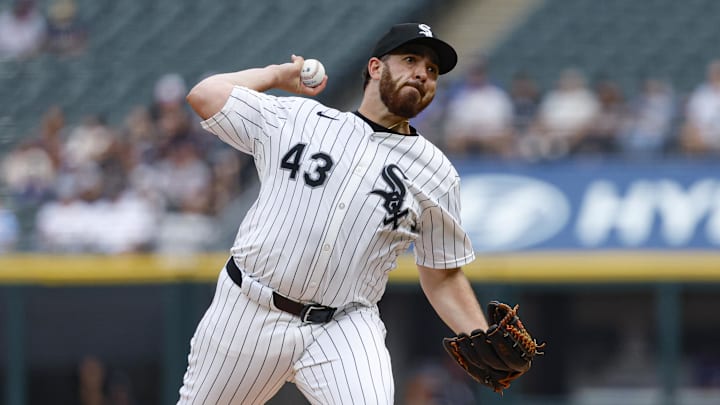 Chicago White Sox starting pitcher Aaron Civale (43) throws against the Toronto Blue Jays at Rate Field.