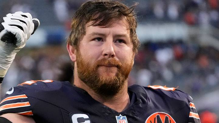 Sep 21, 2025; Chicago, Illinois, USA; Chicago Bears guard Joe Thuney (62) celebrates the Bears win against the Dallas Cowboys  at Soldier Field. Mandatory Credit: David Banks-Imagn Images